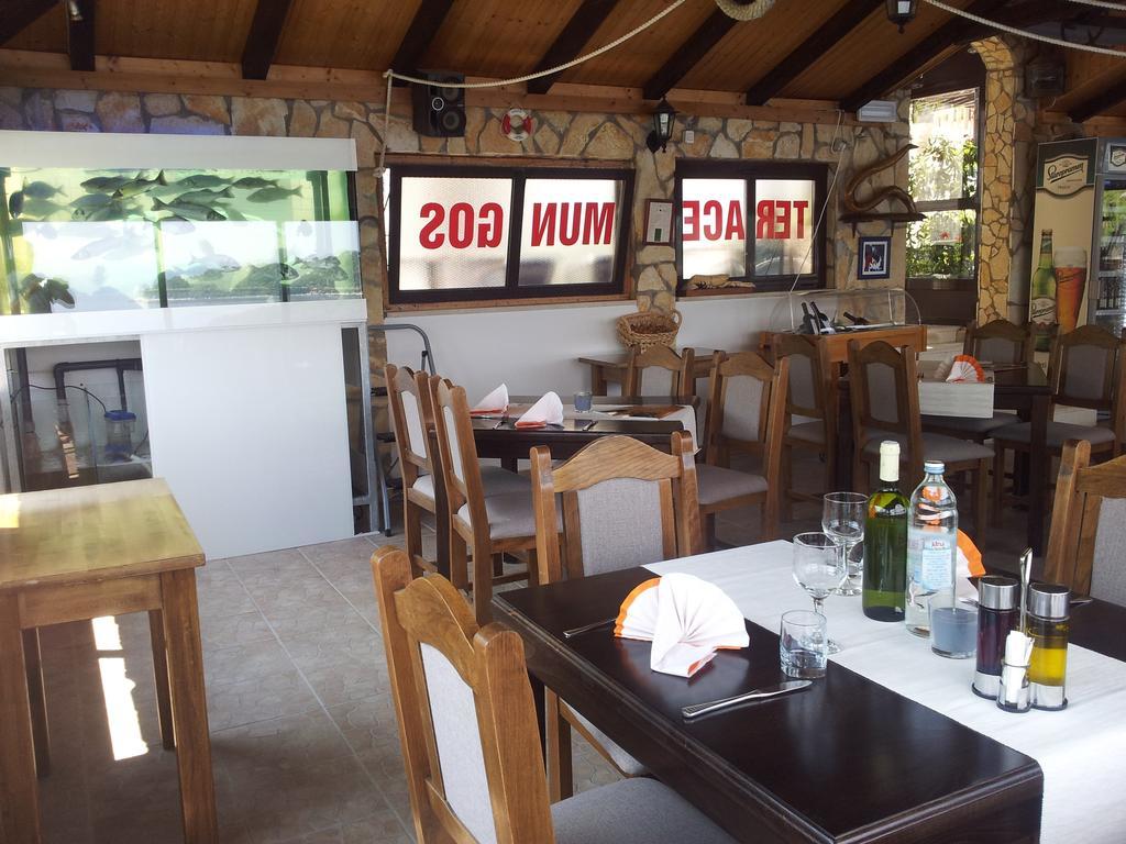 Apartments "Villa Mungos" Sobra エクステリア 写真