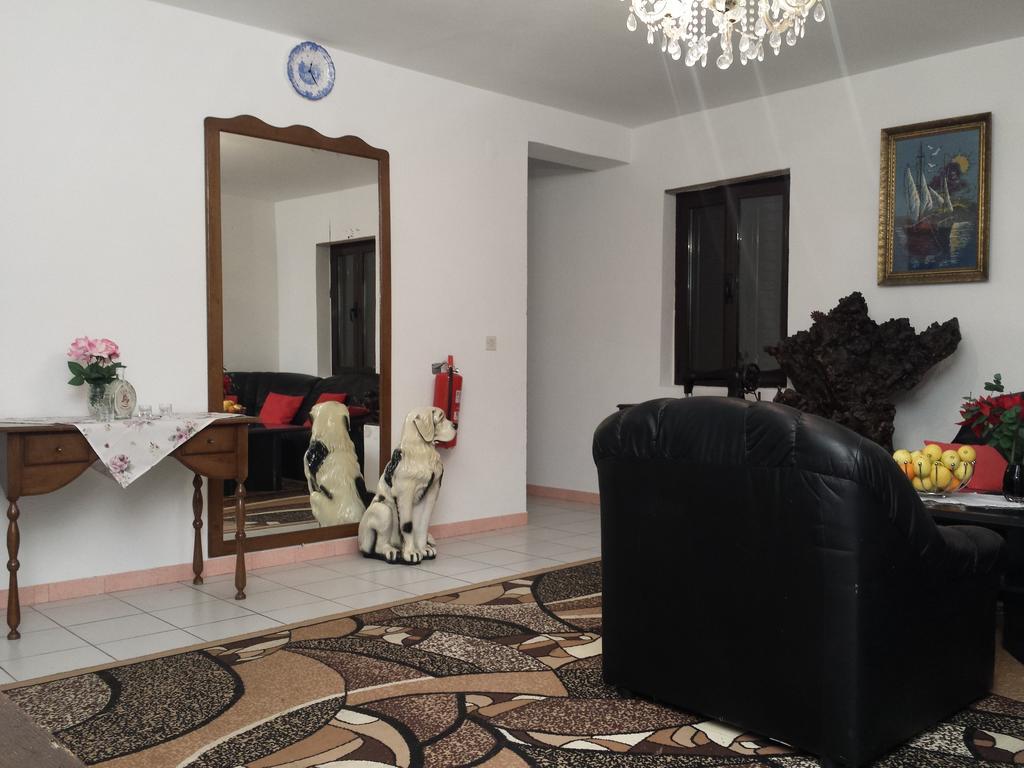 Apartments "Villa Mungos" Sobra エクステリア 写真