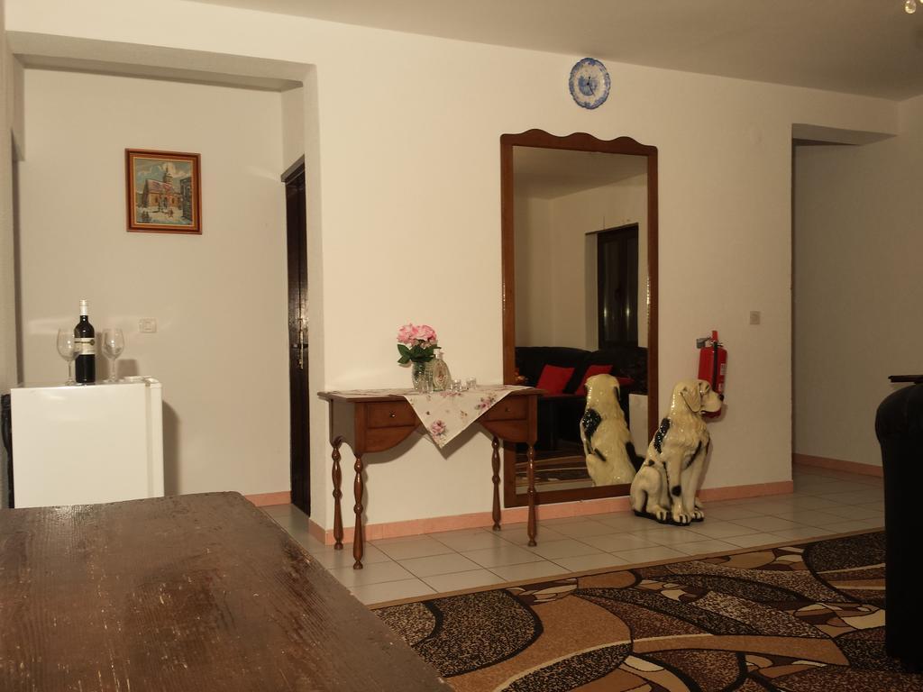 Apartments "Villa Mungos" Sobra エクステリア 写真