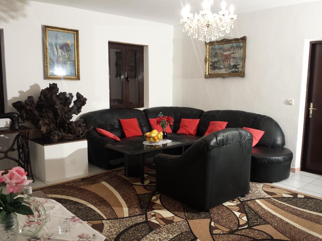 Apartments "Villa Mungos" Sobra エクステリア 写真