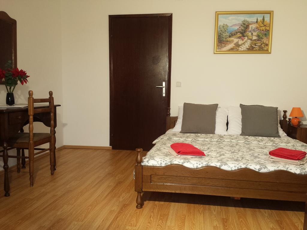 Apartments "Villa Mungos" Sobra エクステリア 写真